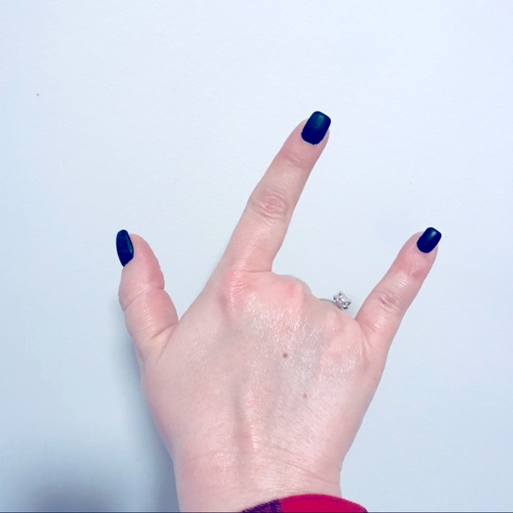 ๐Glam Round Cushioned CZ Diamond Silver Ring 8๐ - Picture 5 of 16